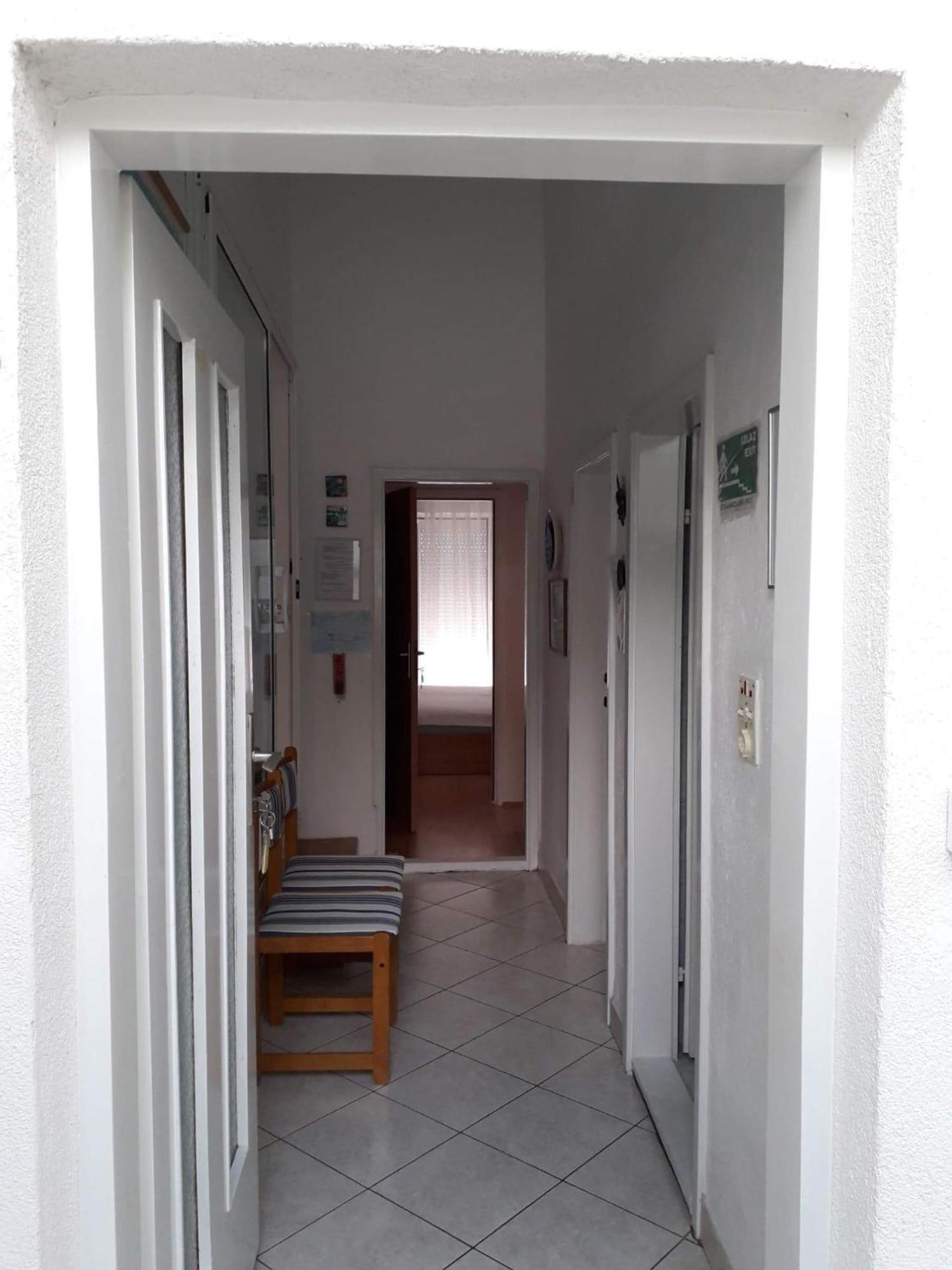 Apartments With A Parking Space Pisak, Omis - 1009 المظهر الخارجي الصورة