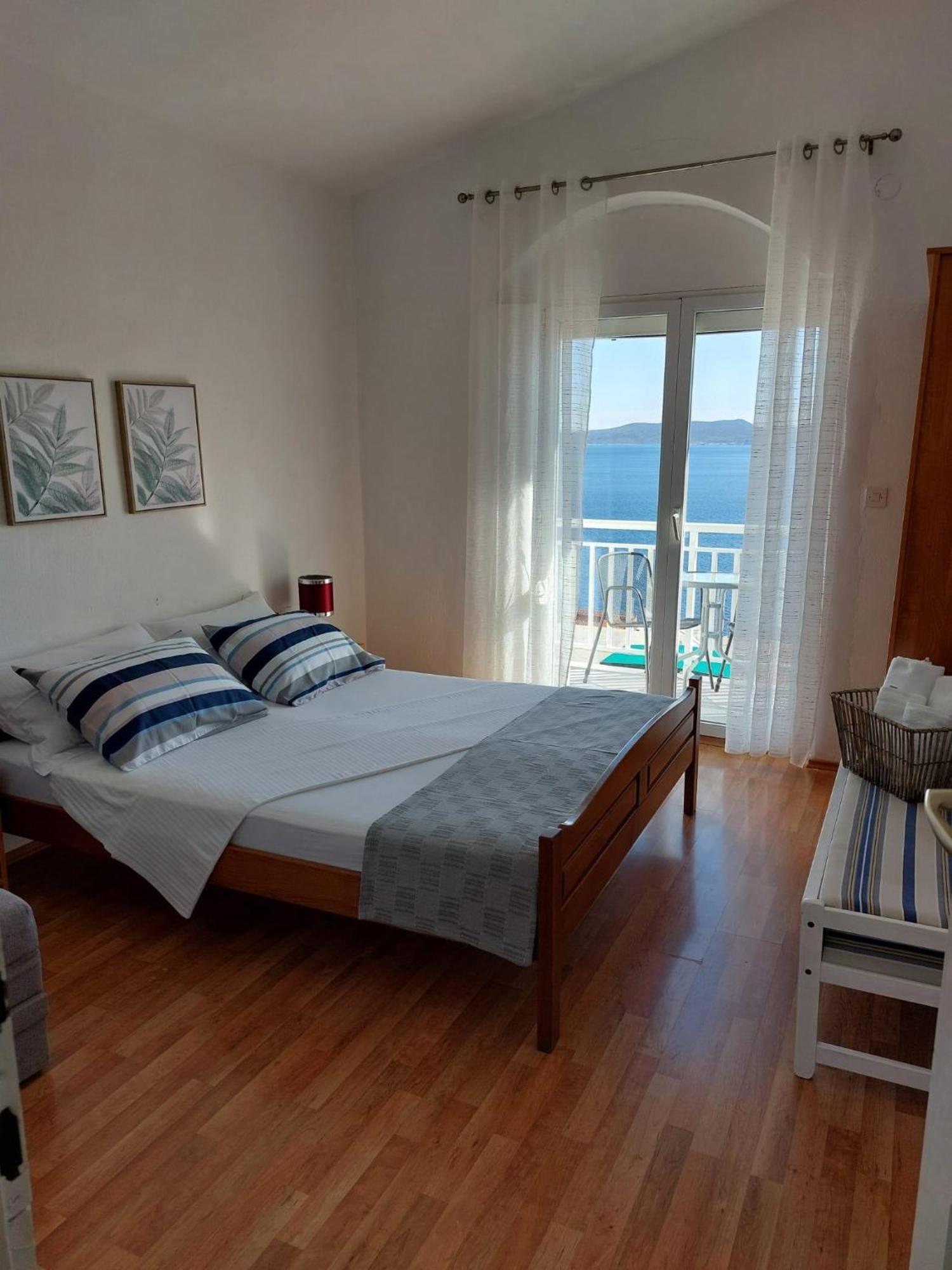 Apartments With A Parking Space Pisak, Omis - 1009 المظهر الخارجي الصورة