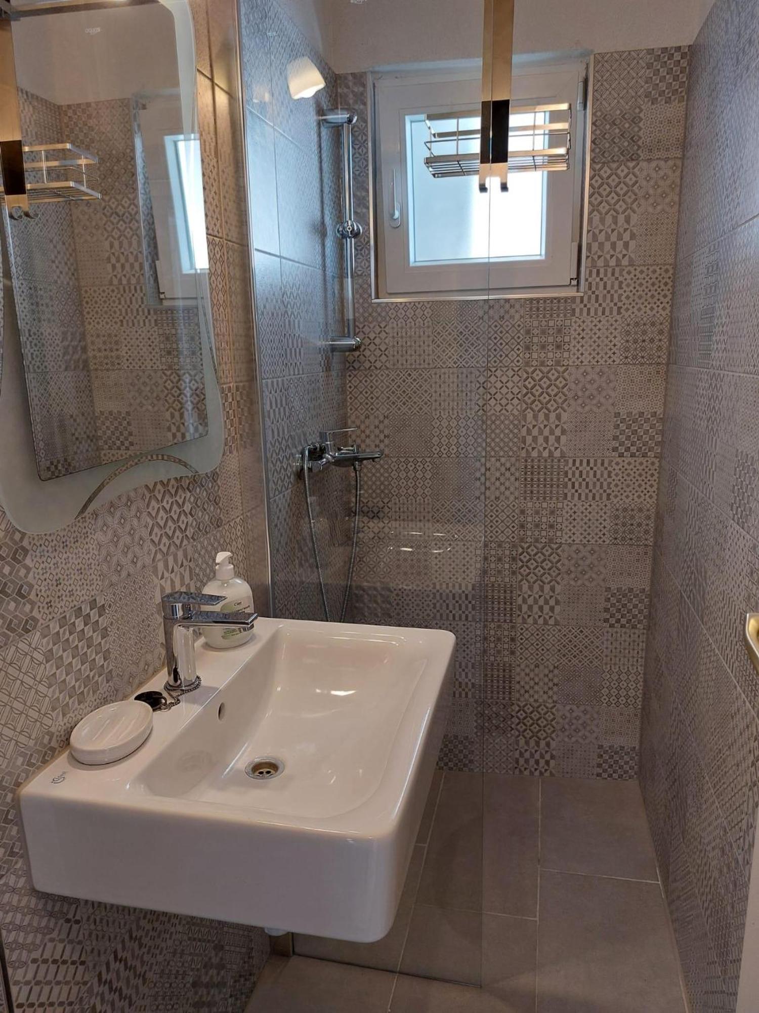 Apartments With A Parking Space Pisak, Omis - 1009 المظهر الخارجي الصورة